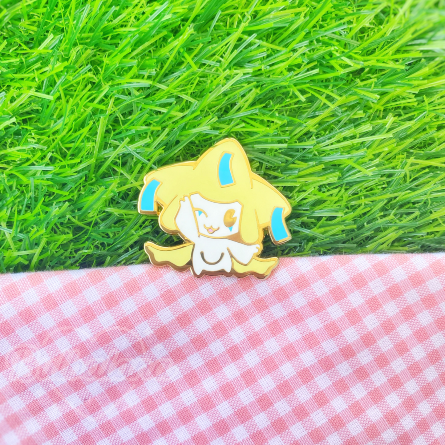 Jirachi Mini pin